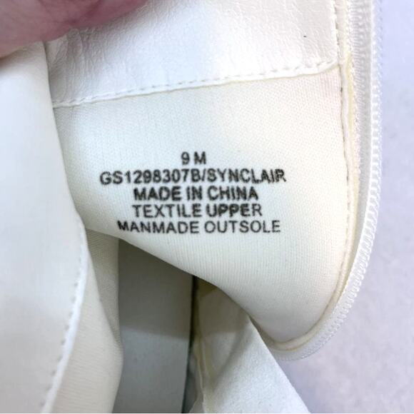 Buckle Synclair faux pearl ankle boot white women sz 9 - Picture 7 of 8